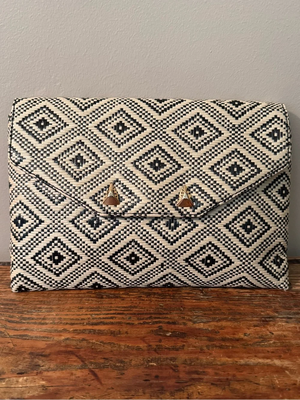 EUC Stella & Dot Black & White Diamond Pattern Envelope Clutch